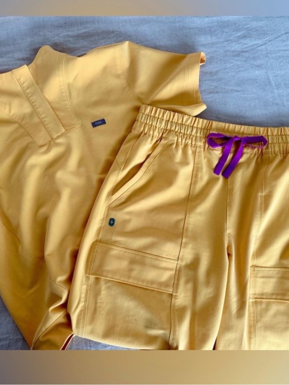 Figs dandelion Yellow Scrub Set with Purple Drawstring